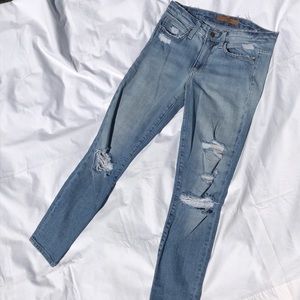 LIGHTWASH JOE’S JEANS